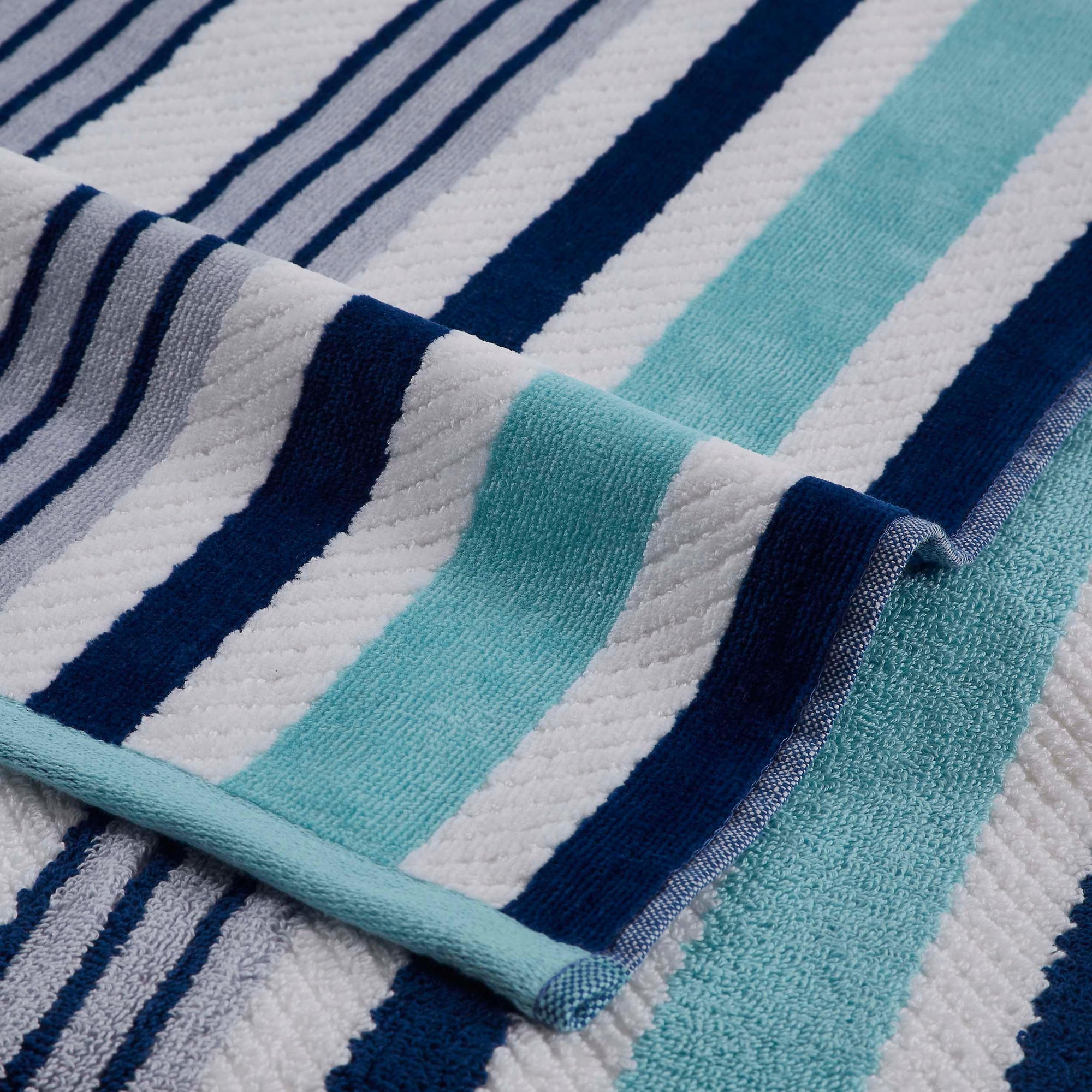 How to Choose the Perfect Beach Towel