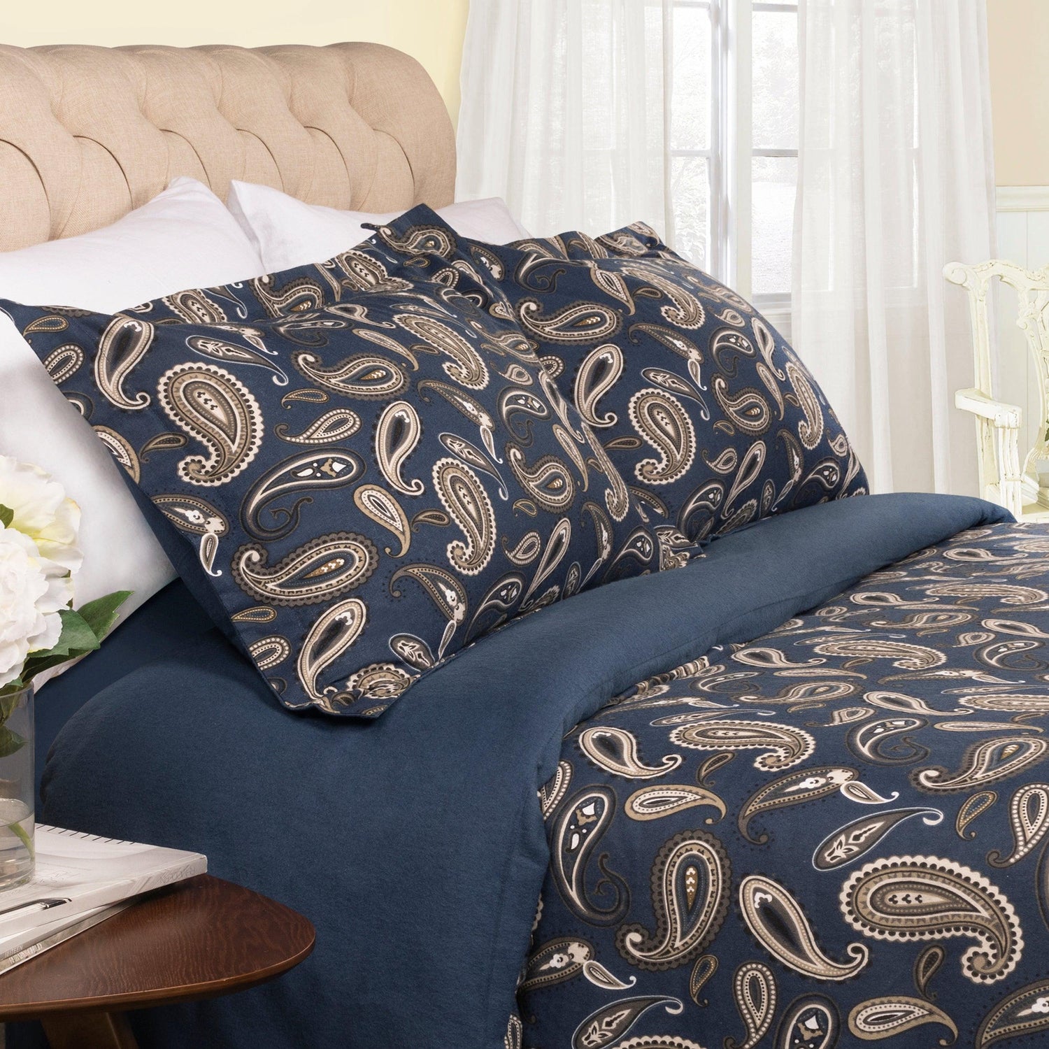 The Real Difference Between Duvet Covers and Comforters Explained