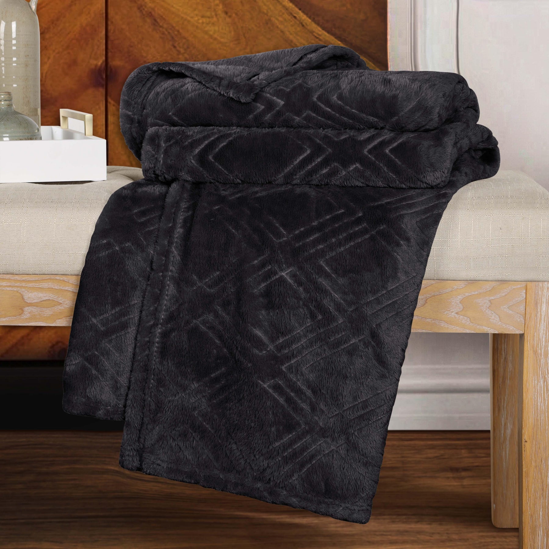 Alaska Diamond Fleece Plush Ultra-Soft Fluffy Blanket - Black