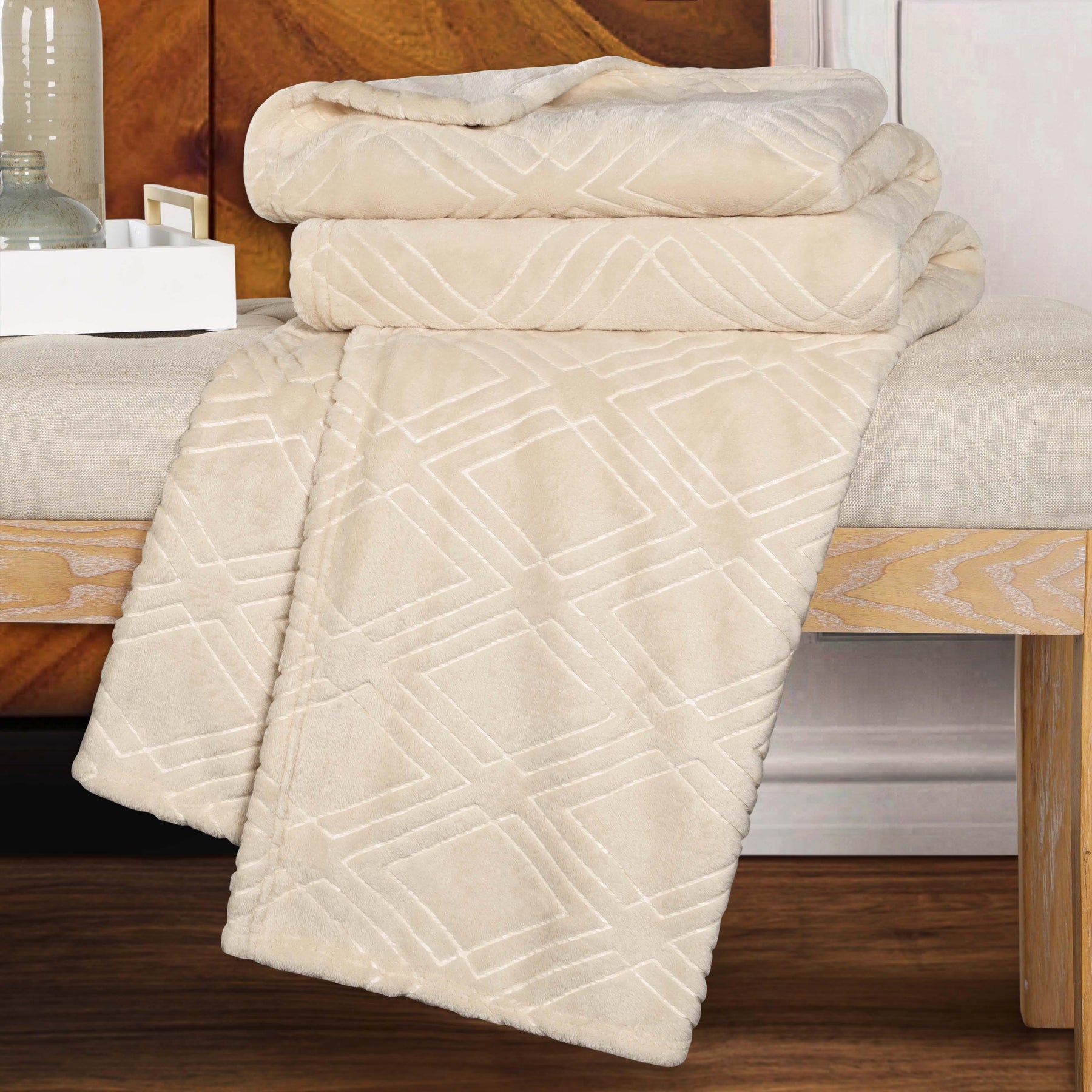 Alaska Diamond Fleece Plush Ultra-Soft Fluffy Blanket - Cream