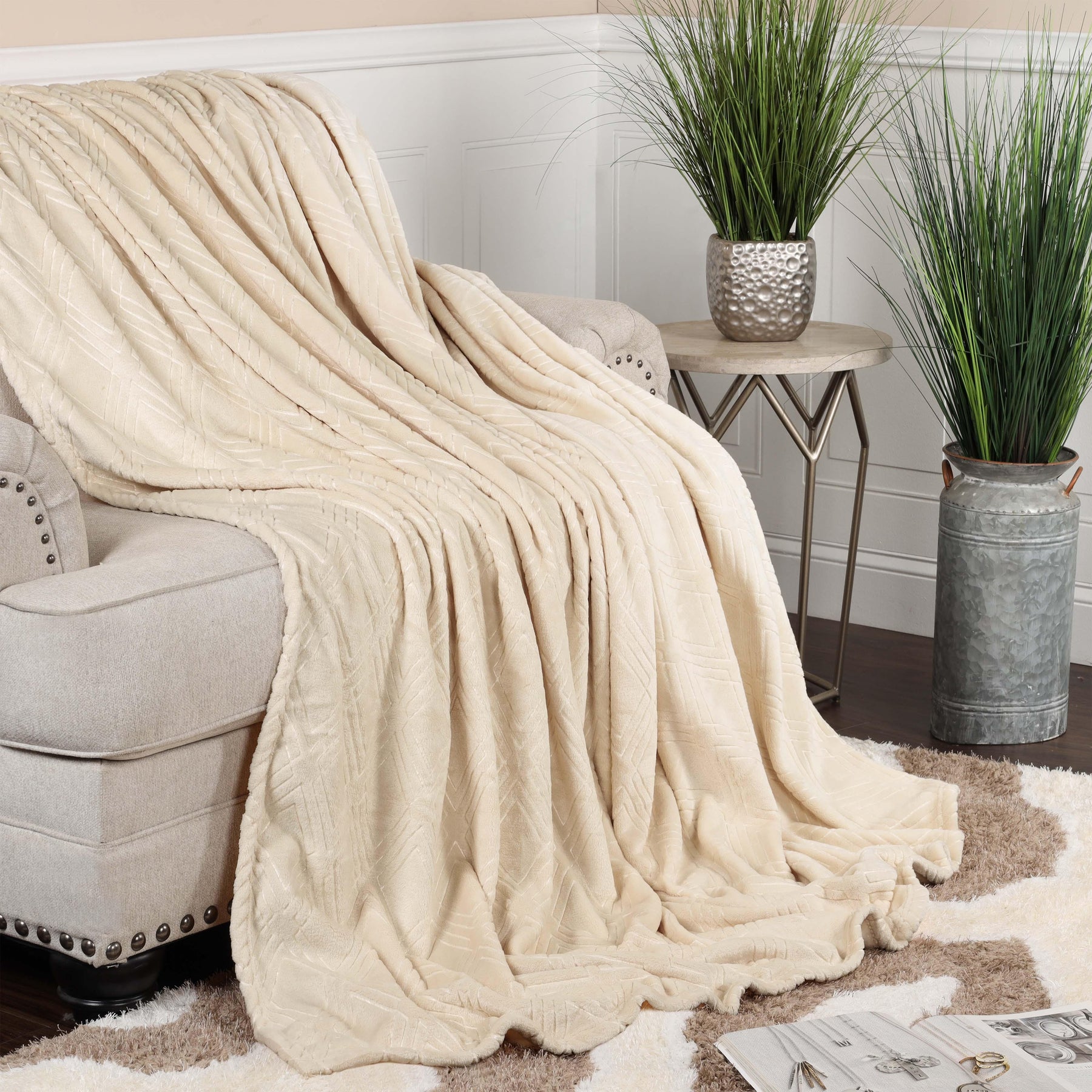 Alaska Diamond Fleece Plush Ultra-Soft Fluffy Blanket - Cream