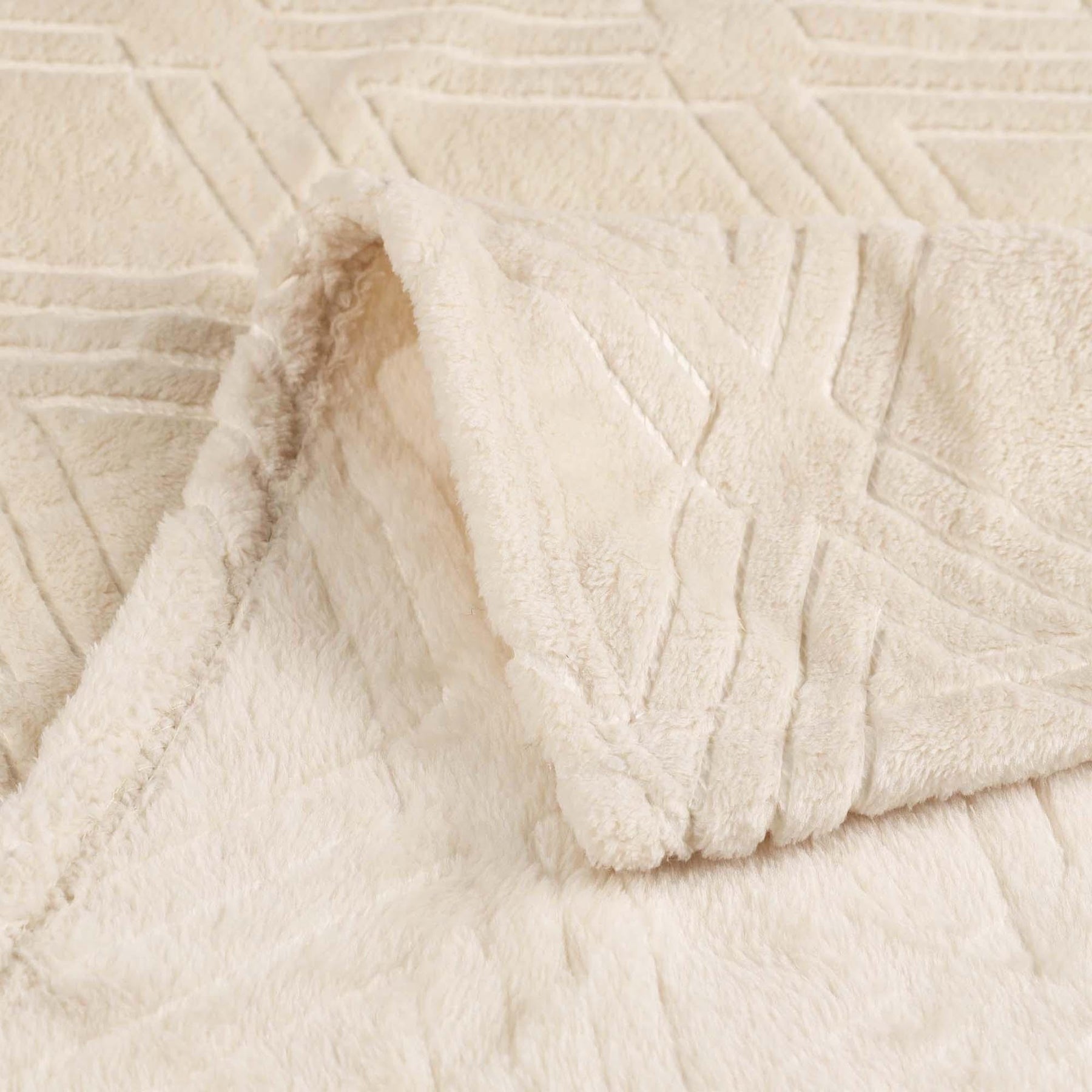 Alaska Diamond Fleece Plush Ultra-Soft Fluffy Blanket - Cream