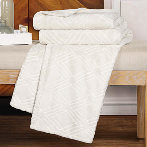 Alaska Diamond Fleece Plush Ultra-Soft Fluffy Blanket - Ivory