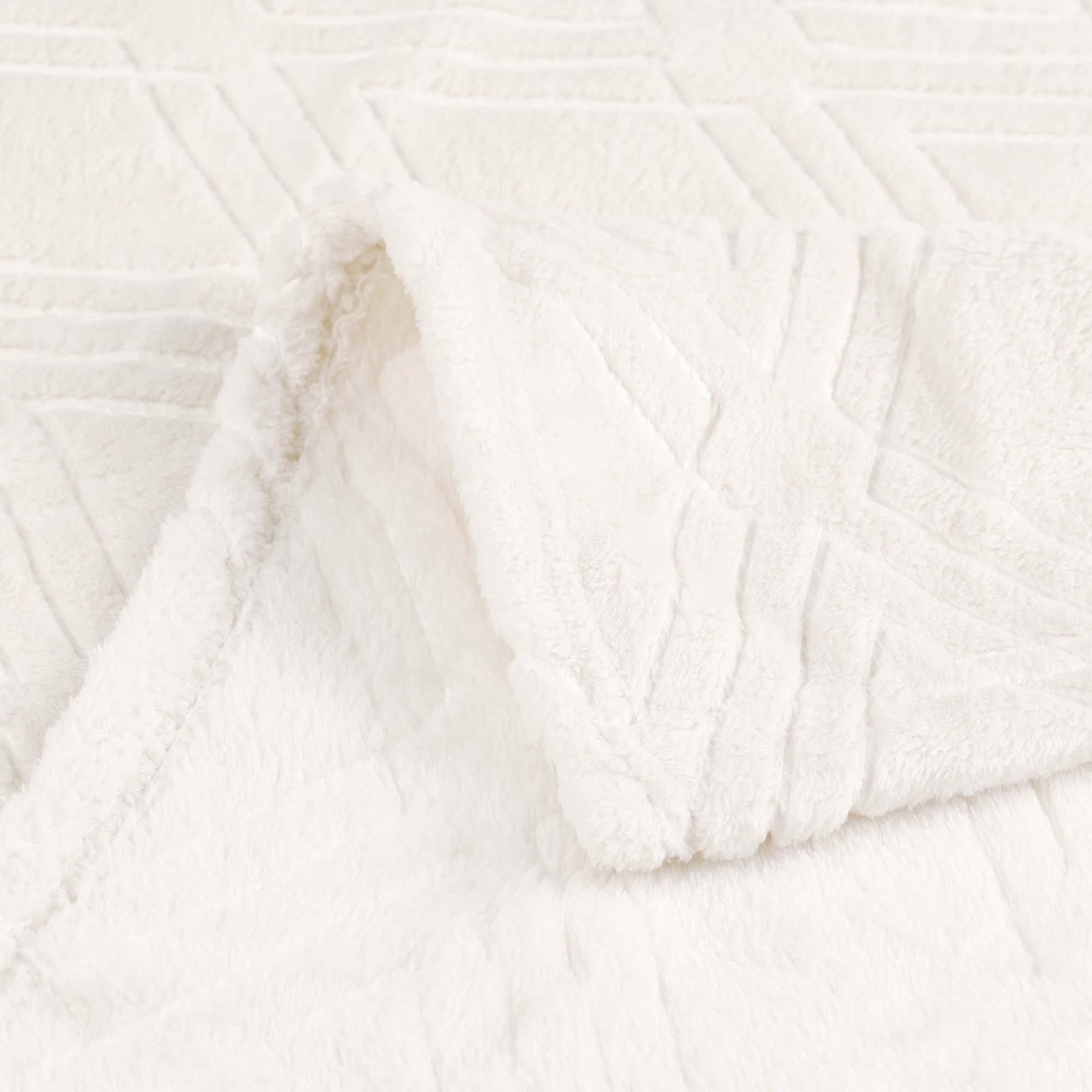 Alaska Diamond Fleece Plush Ultra-Soft Fluffy Blanket - Ivory