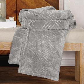 Alaska Diamond Fleece Plush Ultra-Soft Fluffy Blanket - Platinum