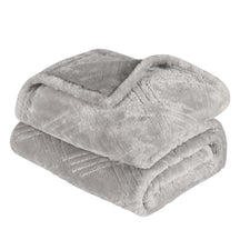 Alaska Diamond Fleece Plush Ultra-Soft Fluffy Blanket - Platinum