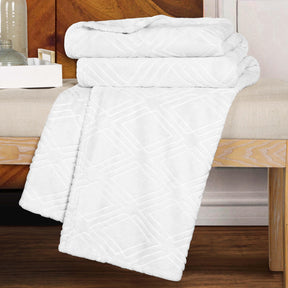 Alaska Diamond Fleece Plush Ultra-Soft Fluffy Blanket - White
