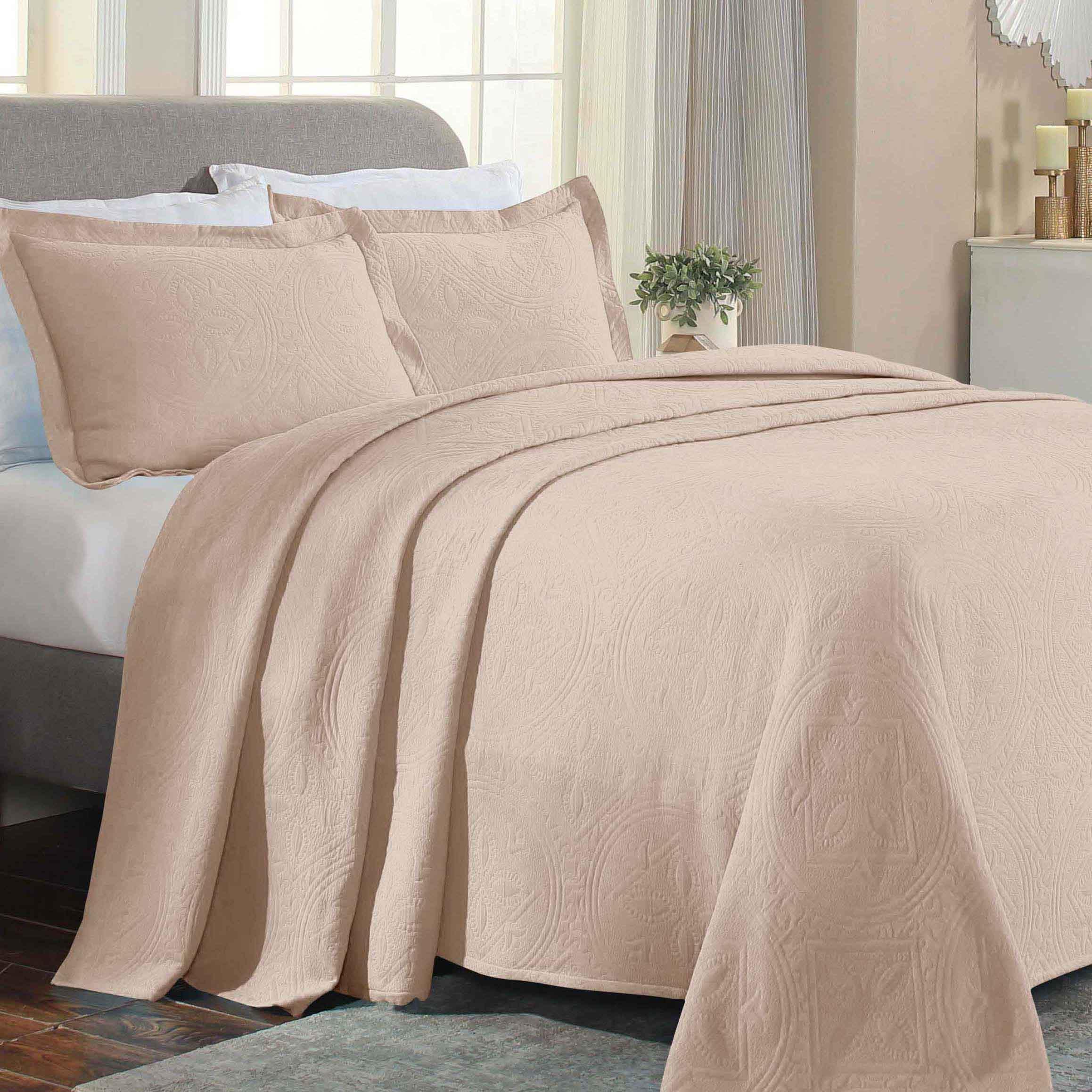 Celtic Circle Cotton Jacquard Matelasse Bedspread Set - Bedspread by Superior