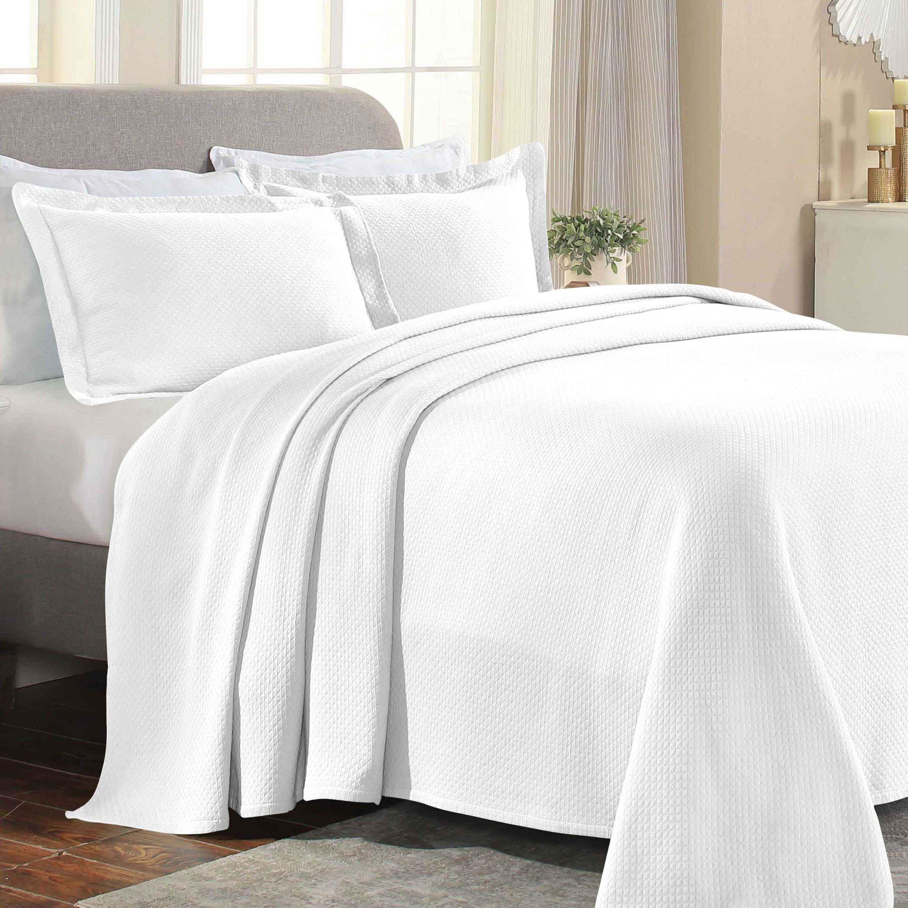 Solitaire Jacquard Matelassé Cotton Diamond Solitaire Bedspread Set - Bedspread by Superior