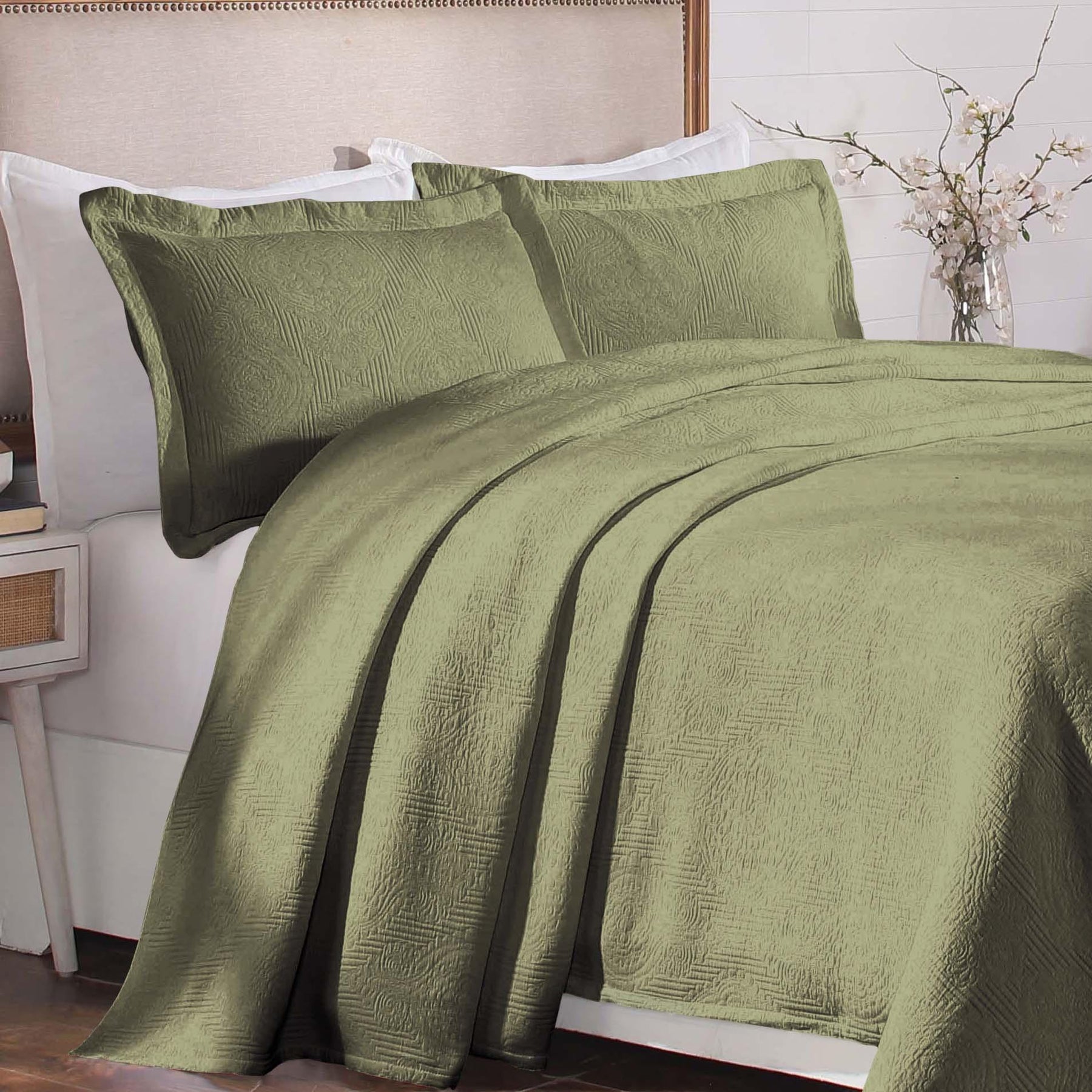 Victory Cotton Matelasse Scrolling Medallion Airy Bedspread Set - Bedspread by Superior