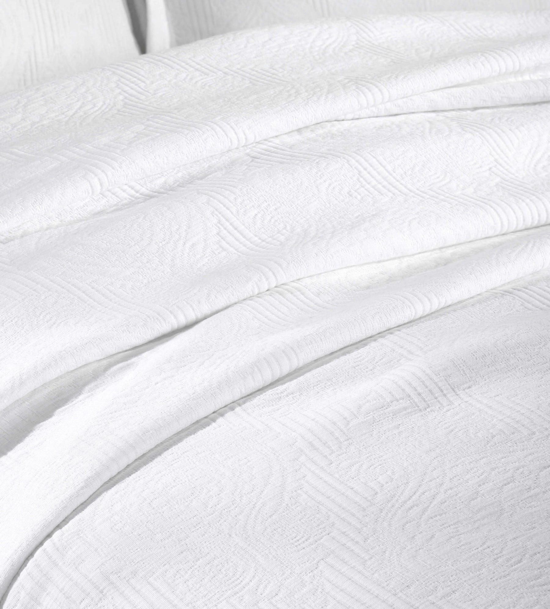 Victory Cotton Matelasse Scrolling Medallion Airy Bedspread Set - Bedspread by Superior