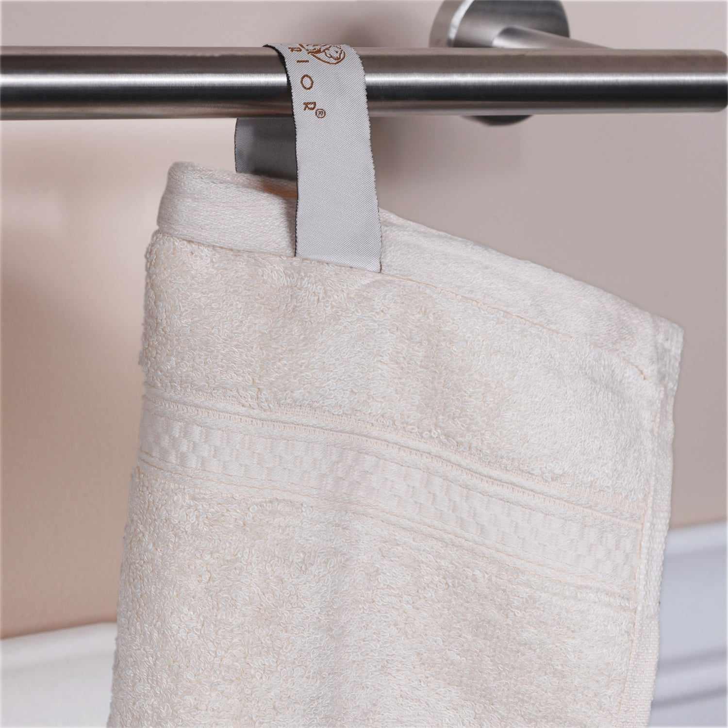 https://www.superiorbrand.com/cdn/shop/products/Ultra-Soft-Hypoallergenic-Rayon-from-Bamboo-Cotton-Blend-Bath-and-Hand-Towel-Set-44_1500x.jpg?v=1661433199